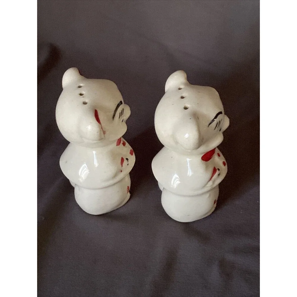 Vintage Salt & Pepper Shaker Set Anthropomorphic Bear Hand Painted 1946